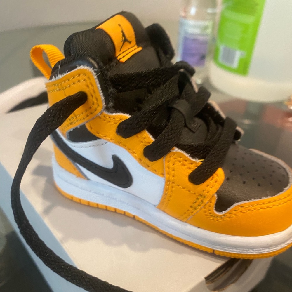 Nike Taxis size 4